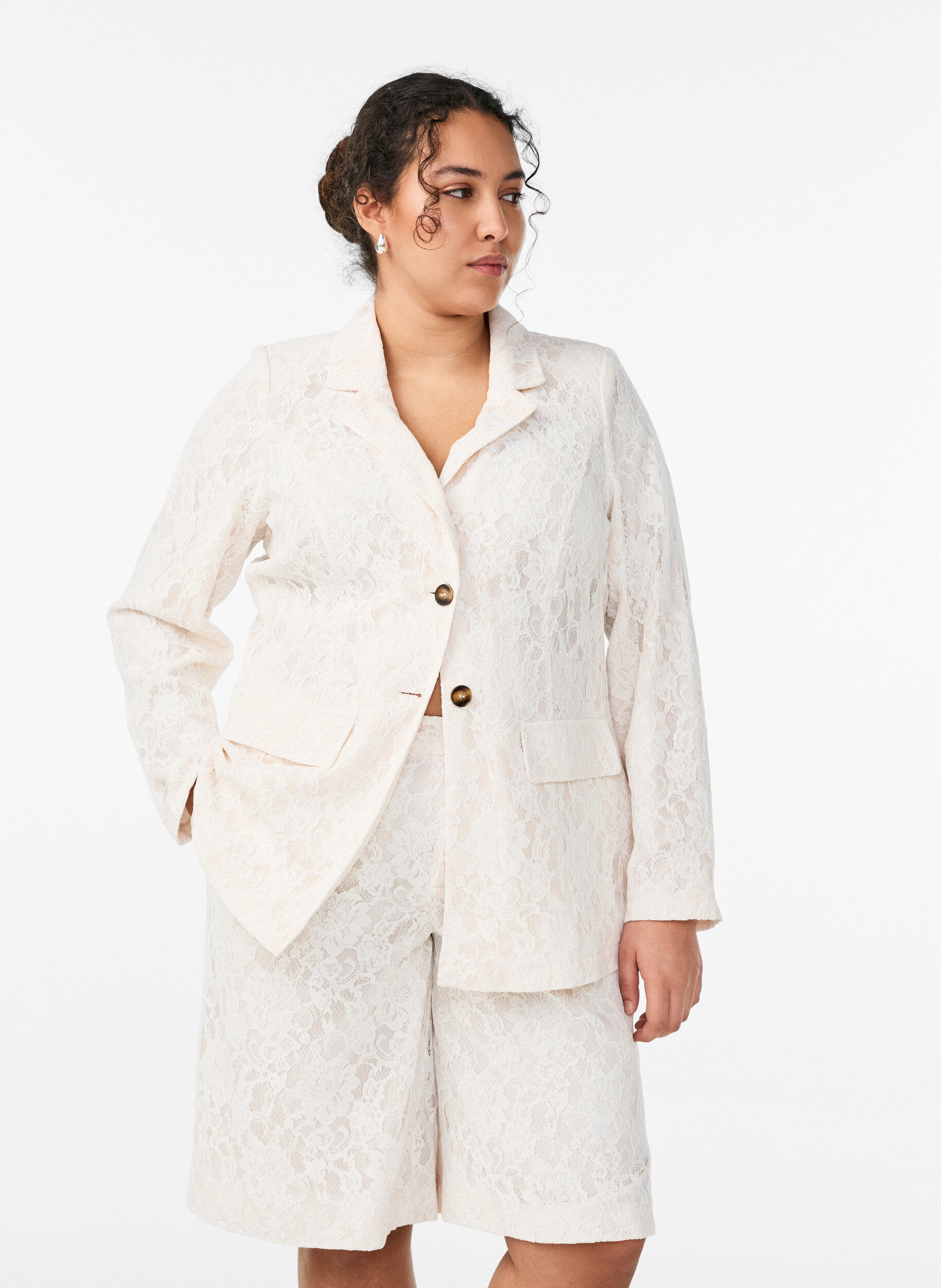 Zizzifashion Lace blazer with button closure, Vanilla, Model image number 3