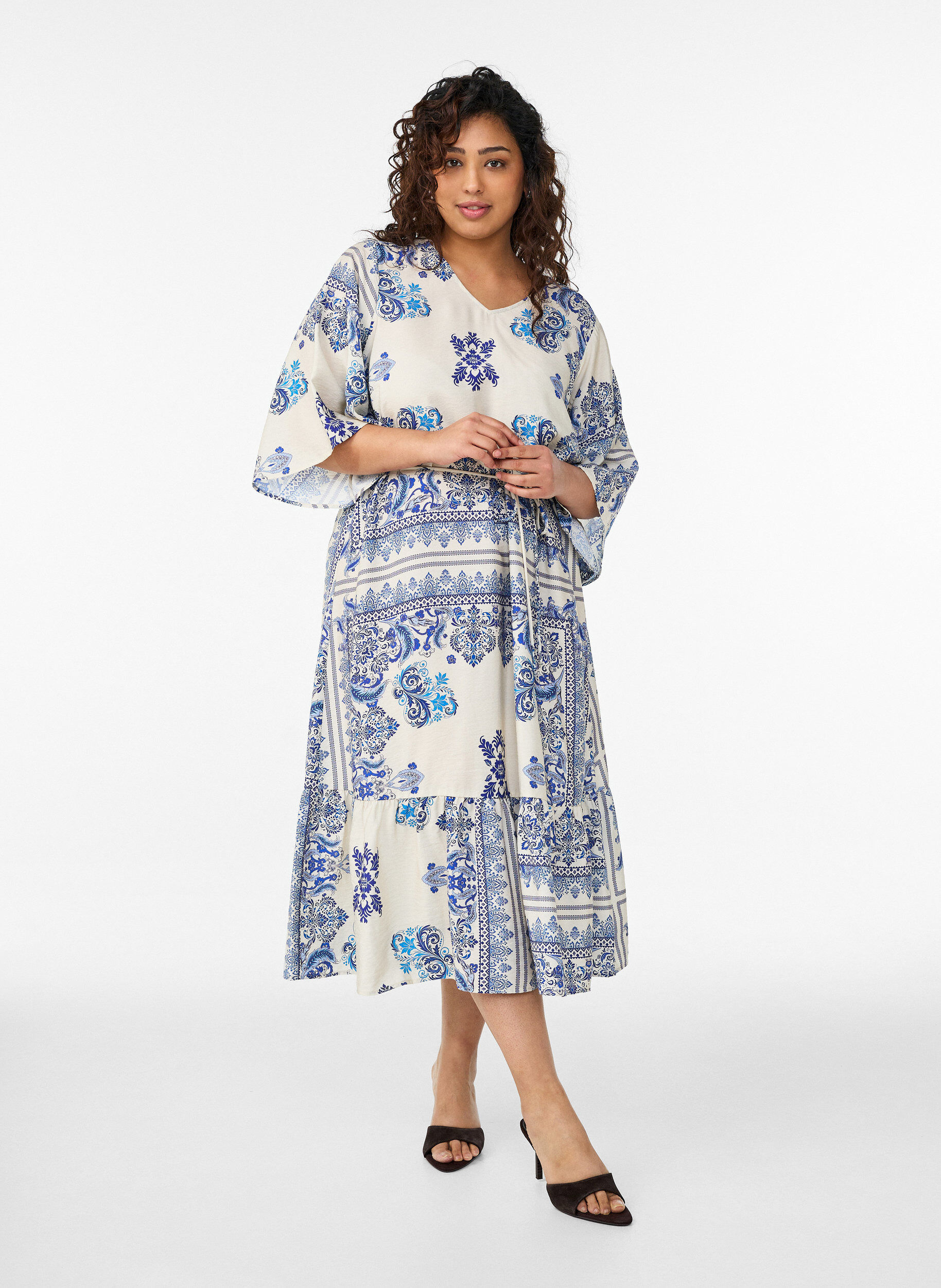 Patterned midi dress in viscose with tie belt, Blue, Model