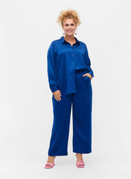 Loose fitting trousers with light shine and width, Surf the web, Model