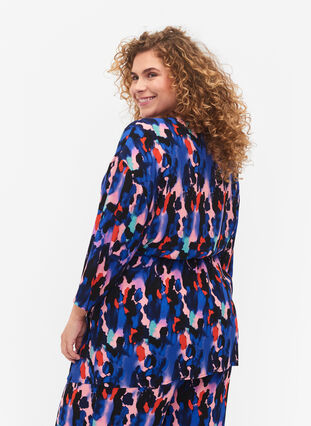 Kimono in viscose with print, Colorful Animal, Model image number 1