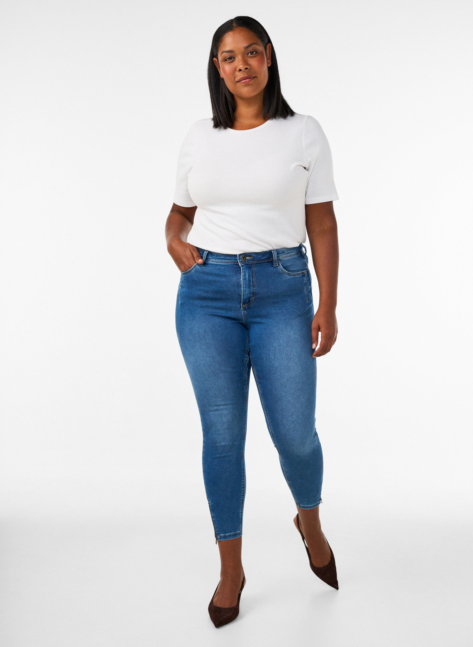 Cropped Amy jeans with zipper detail, Blue, Model
