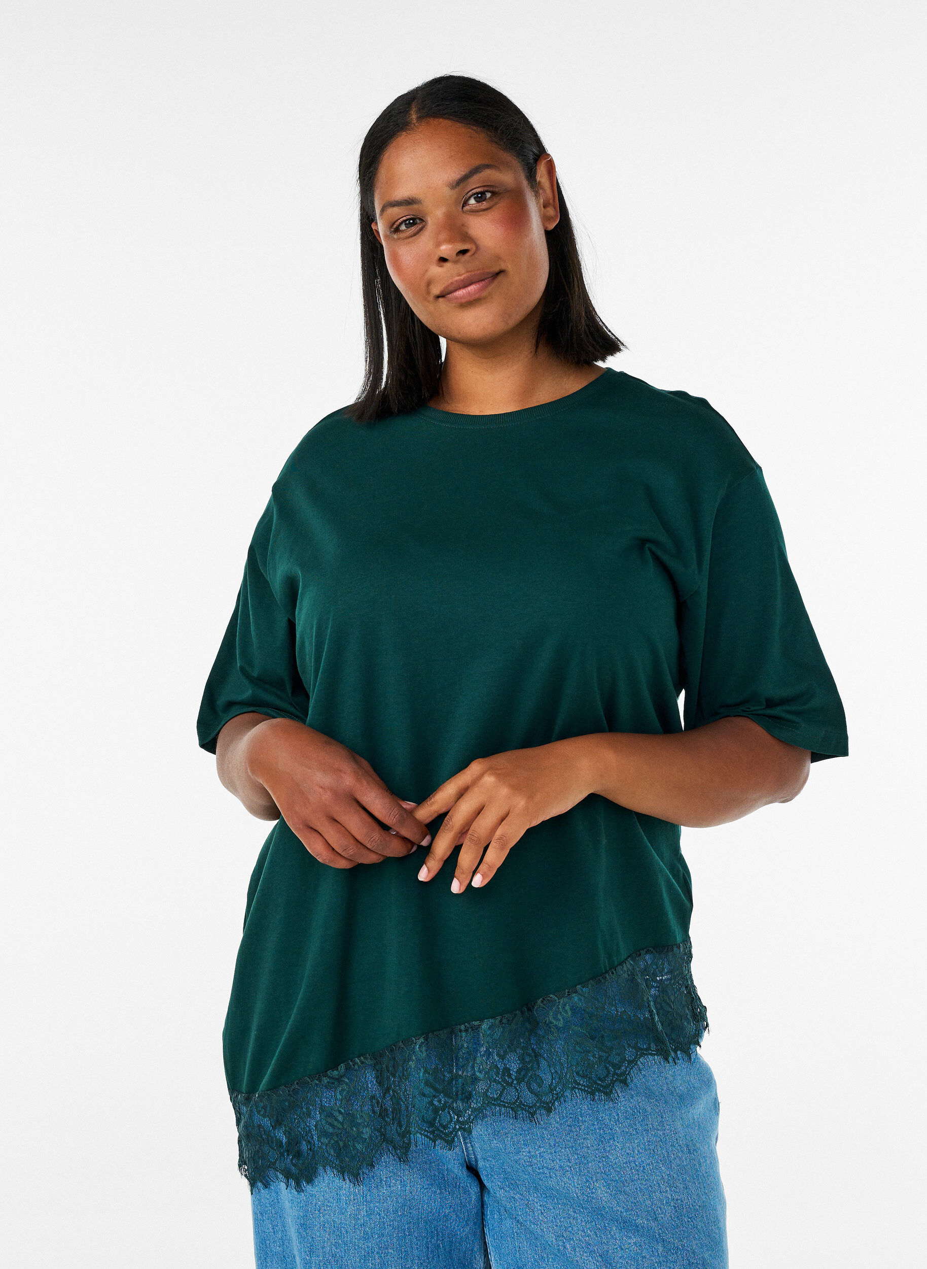 T-shirt with asymmetric lace hem, Green, Model