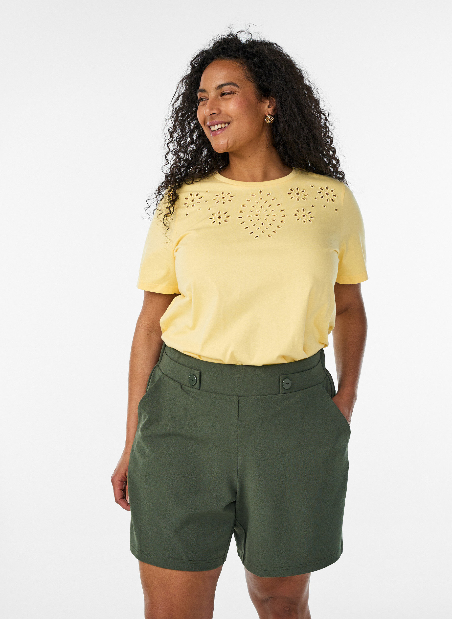 Shorts with pockets and loose fit, Green, Model