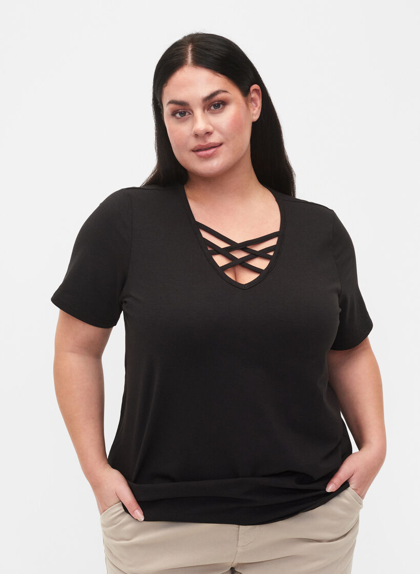 T-shirt with v-neck and cross detail, Black, Model image number 0