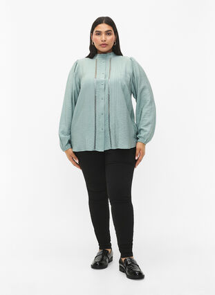 Viscose shirt blouse with ruffle collar, Chinois Green, Model image number 2