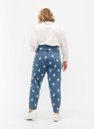 Cropped Mille jeans with embroidered flowers, Light Blue Flower, Model image number 1