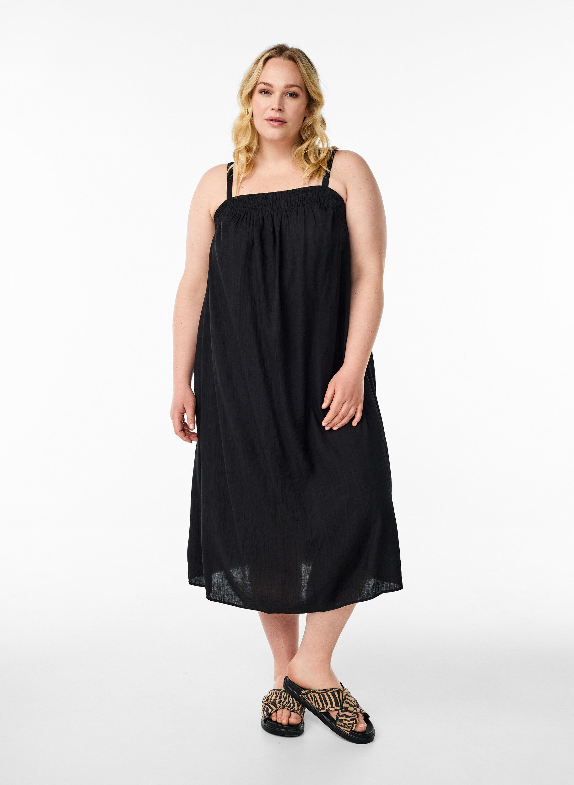 Zizzifashion Midi slip dress in viscose, Black, Model image number 1