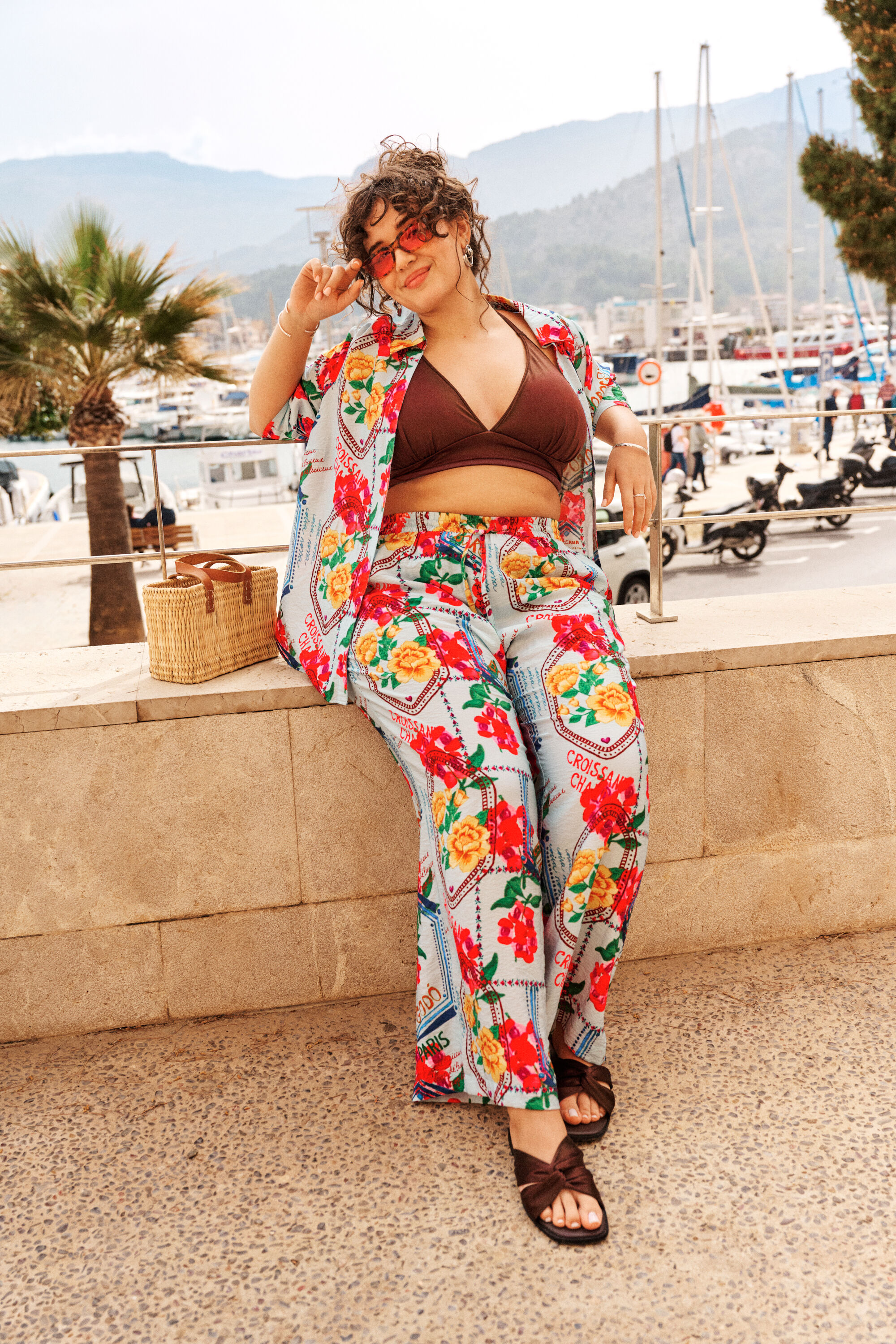 ZizzifashionColorful holiday atmosphere at the harbor, , Model