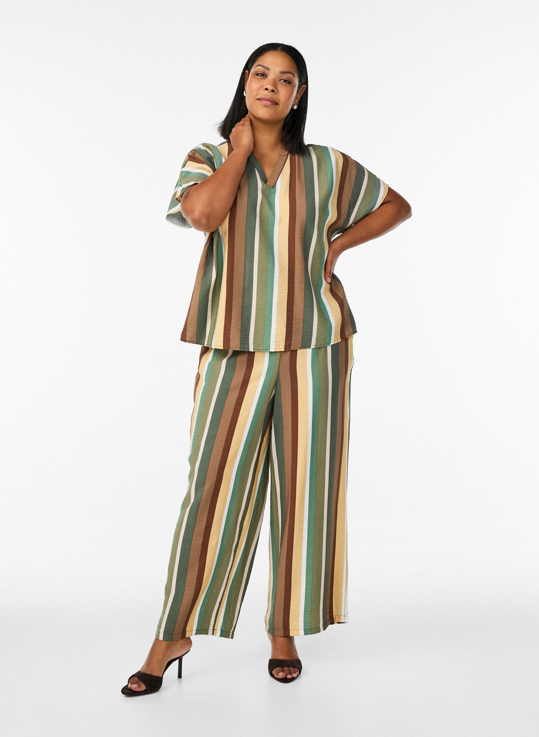 Loose viscose trousers with stripes, Brown, Model