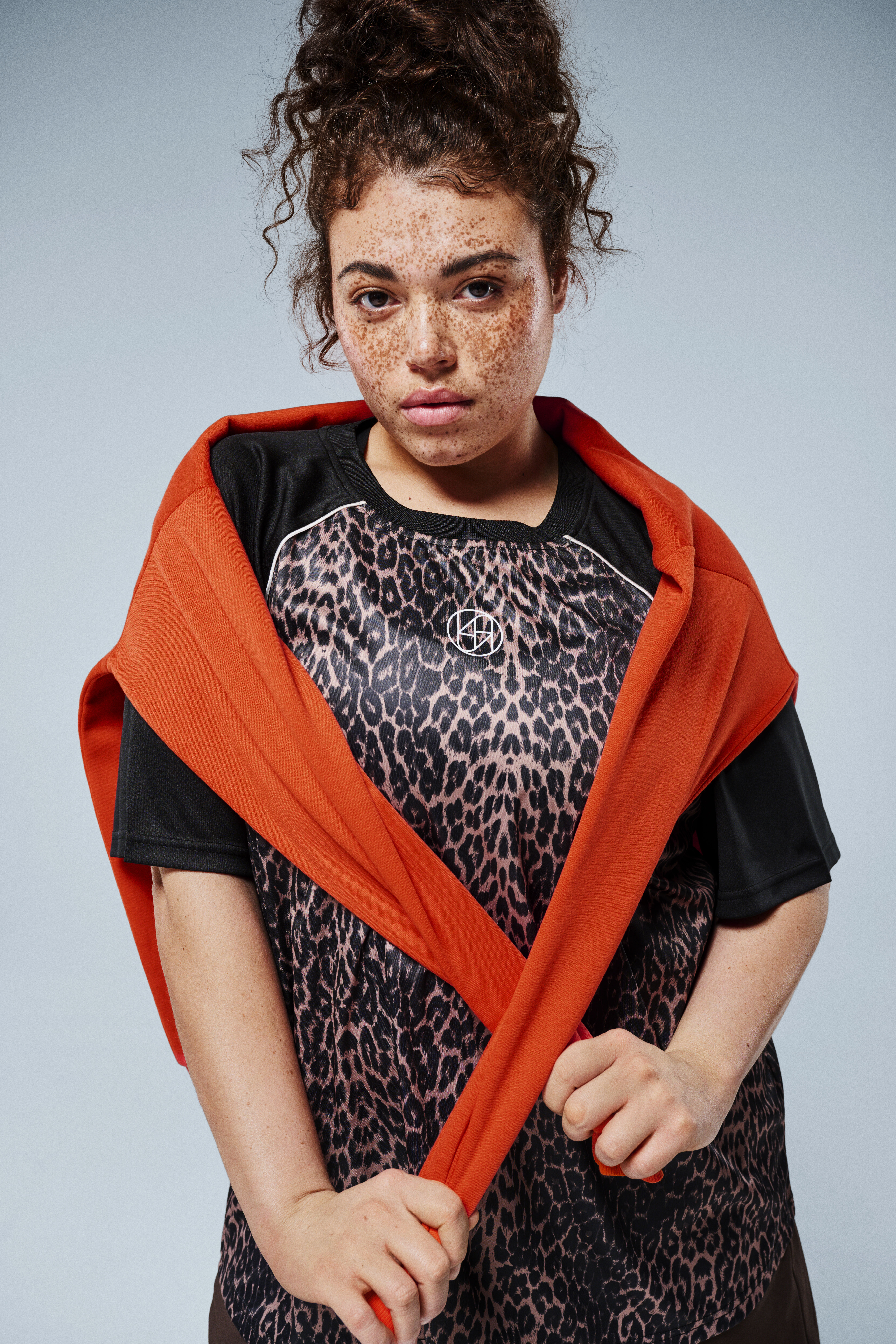 Zizzifashion Training shirt with leopard print, , Model