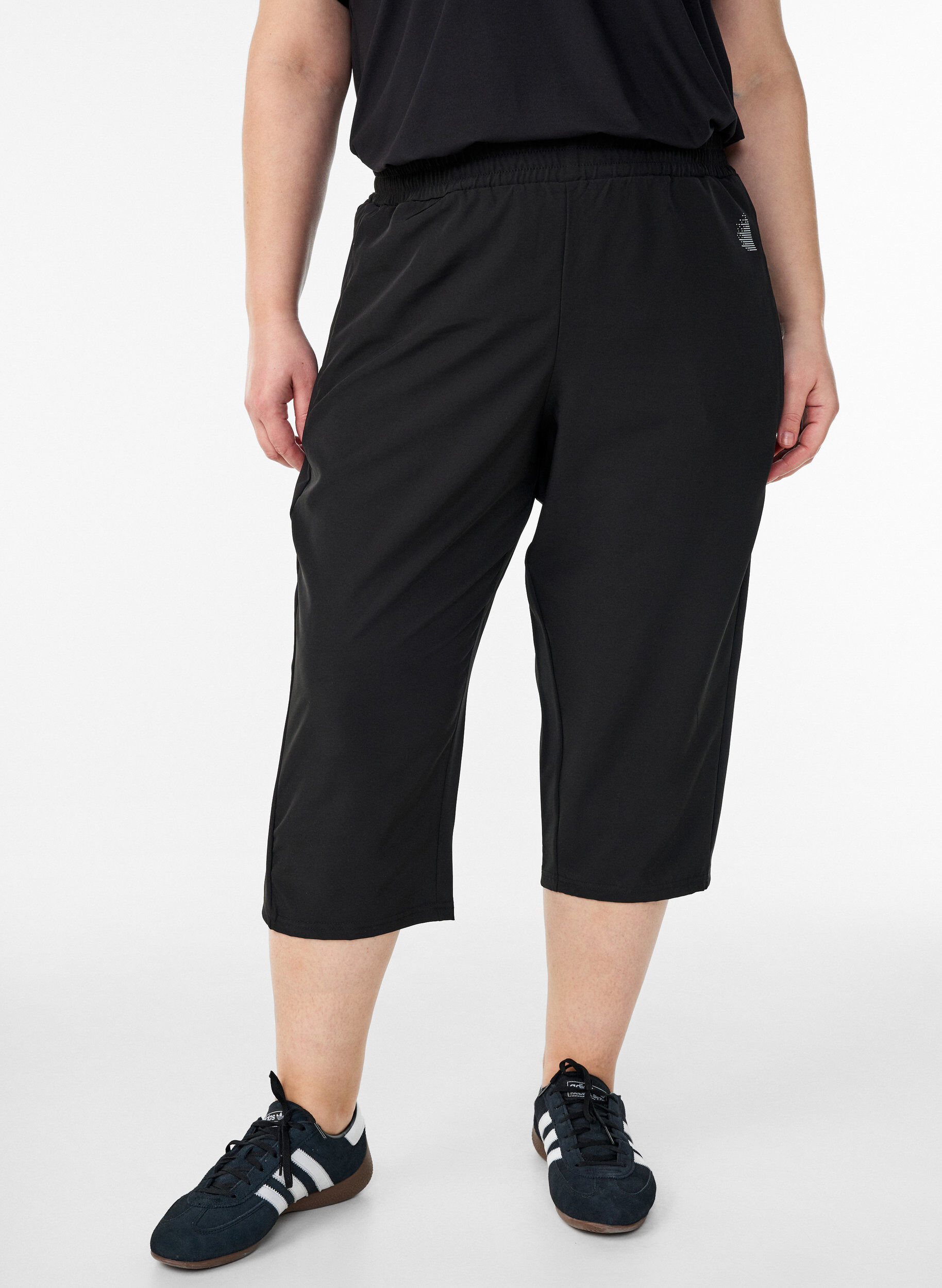 High-waisted capri training trousers, Black, Model
