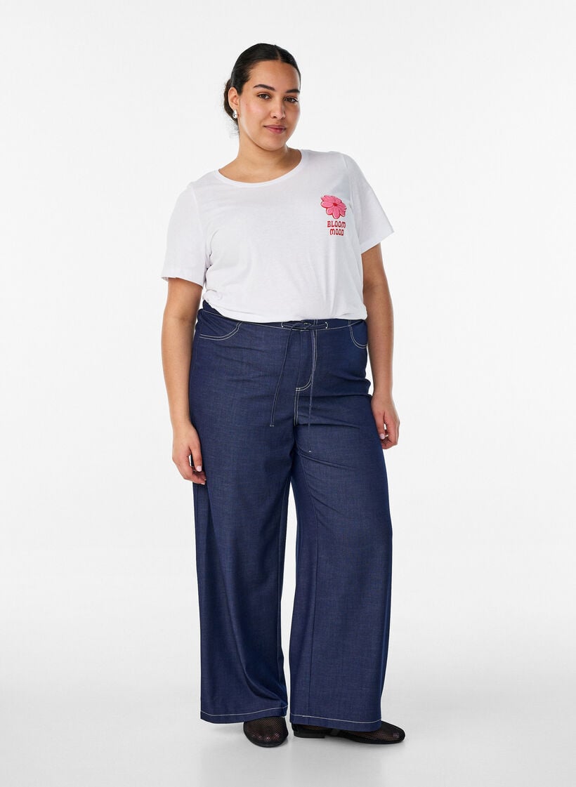 T-shirt with motif, White, Model image number 1