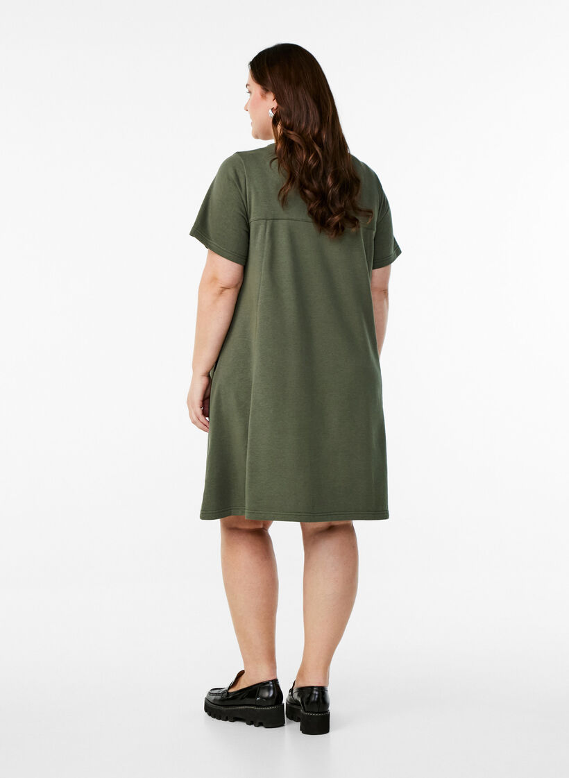 Jersey dress with short sleeves and pockets, Green, Model image number 2