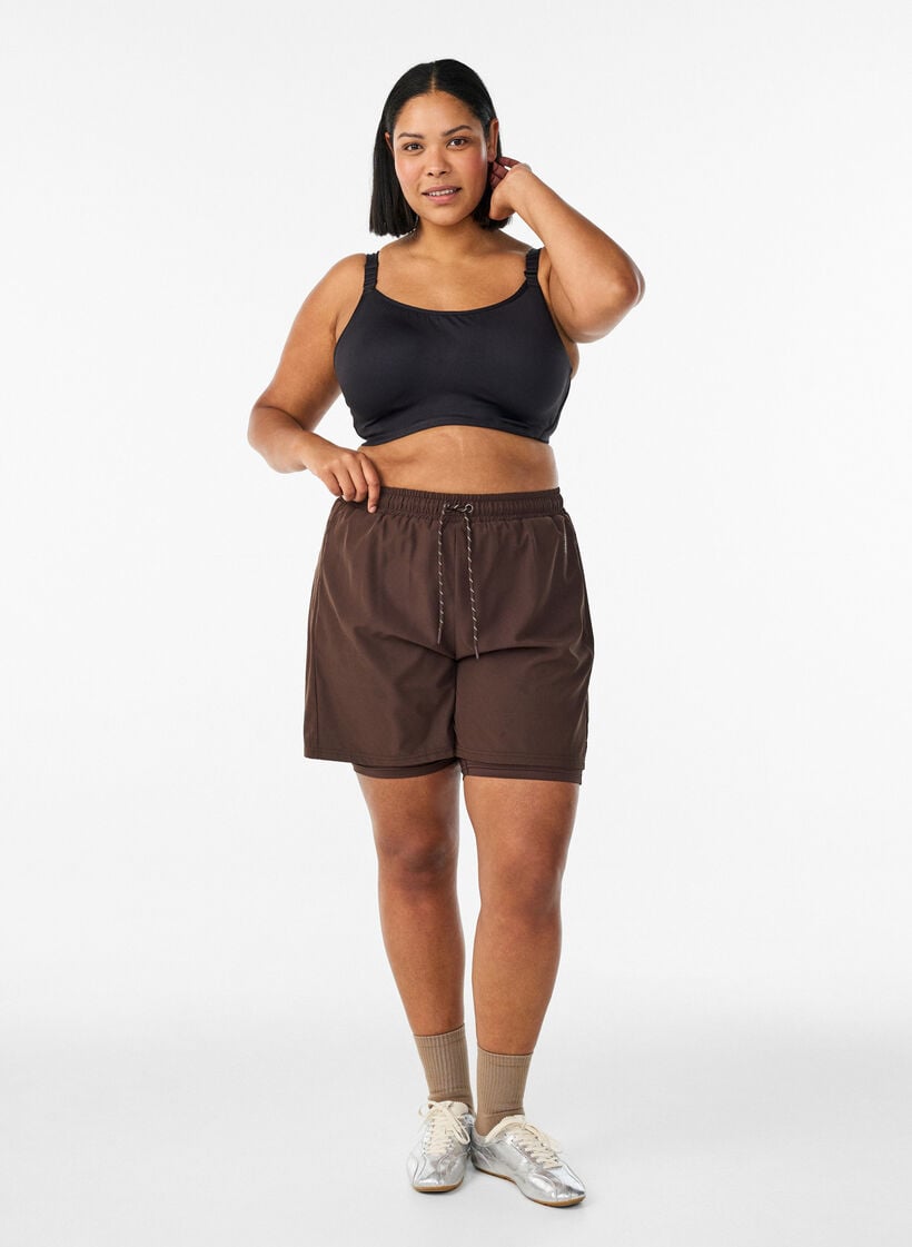 High support sports bra with underwire and padded straps, Black, Model image number 1