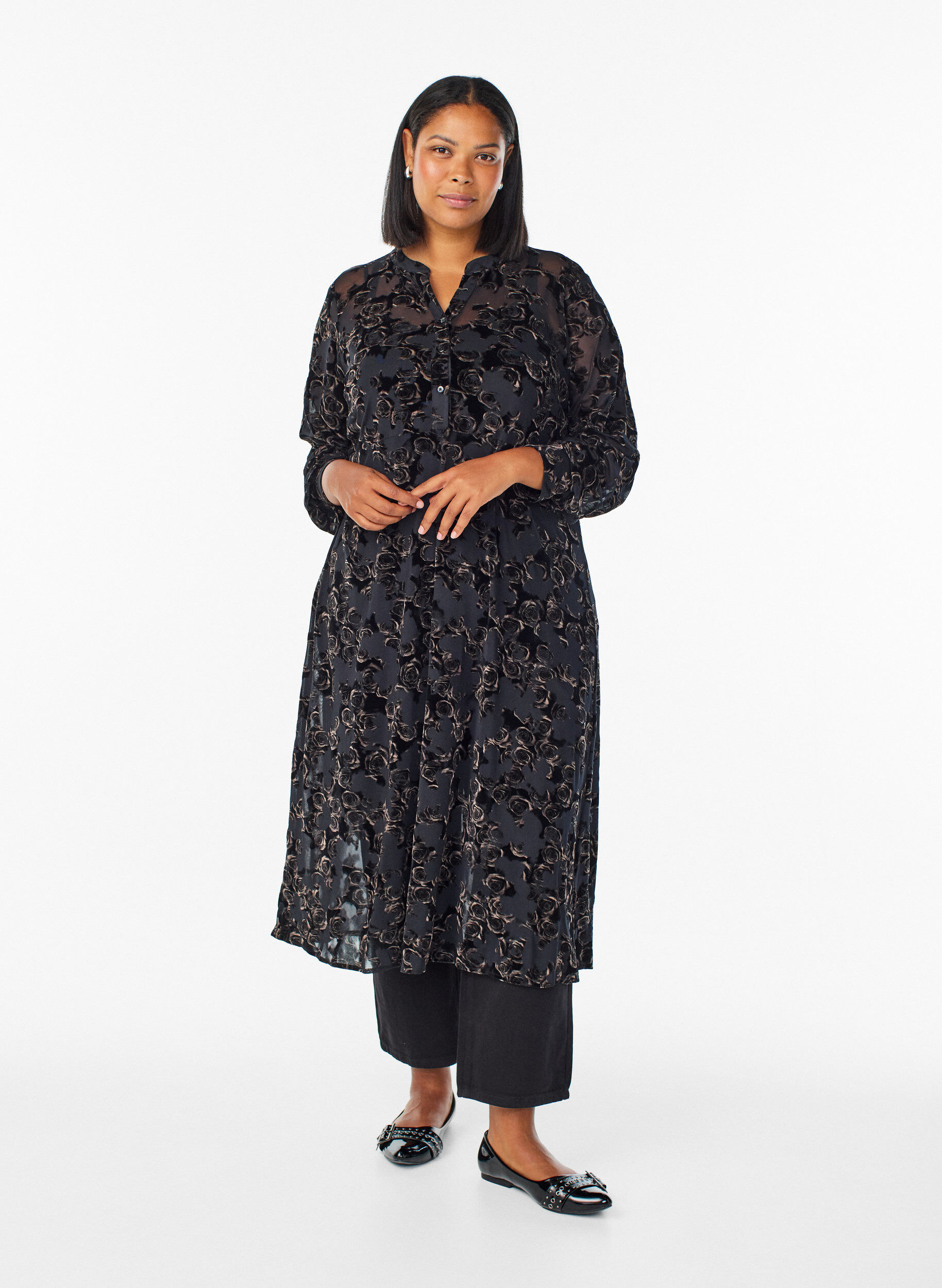 Mesh midi dress with velour roses, Black, Model