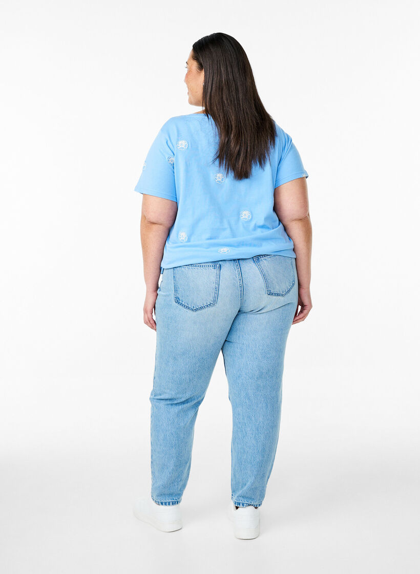 Mille Mom fit jeans with distress details, Light Blue, Model