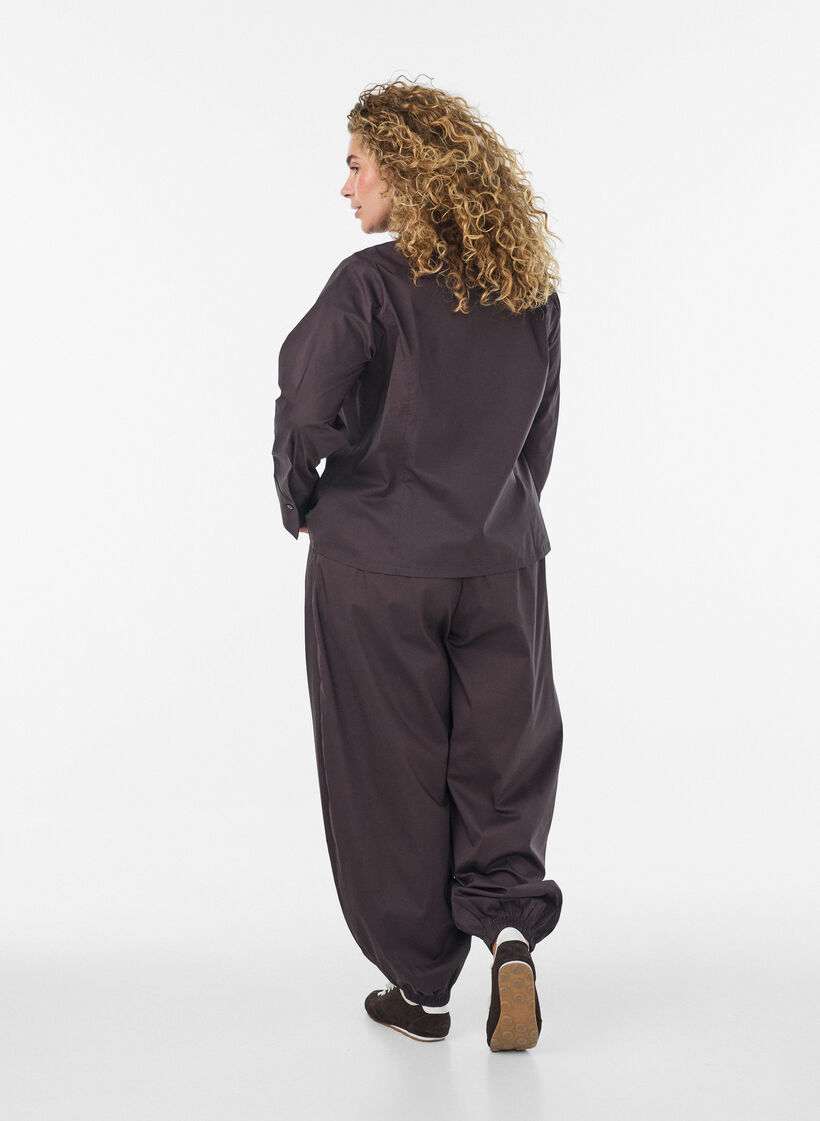 Balloon trousers with pockets and an elasticated waistband, Brown, Model image number 1