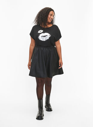 Short-sleeved viscose t-shirt with print, Black W. Lips, Model image number 2