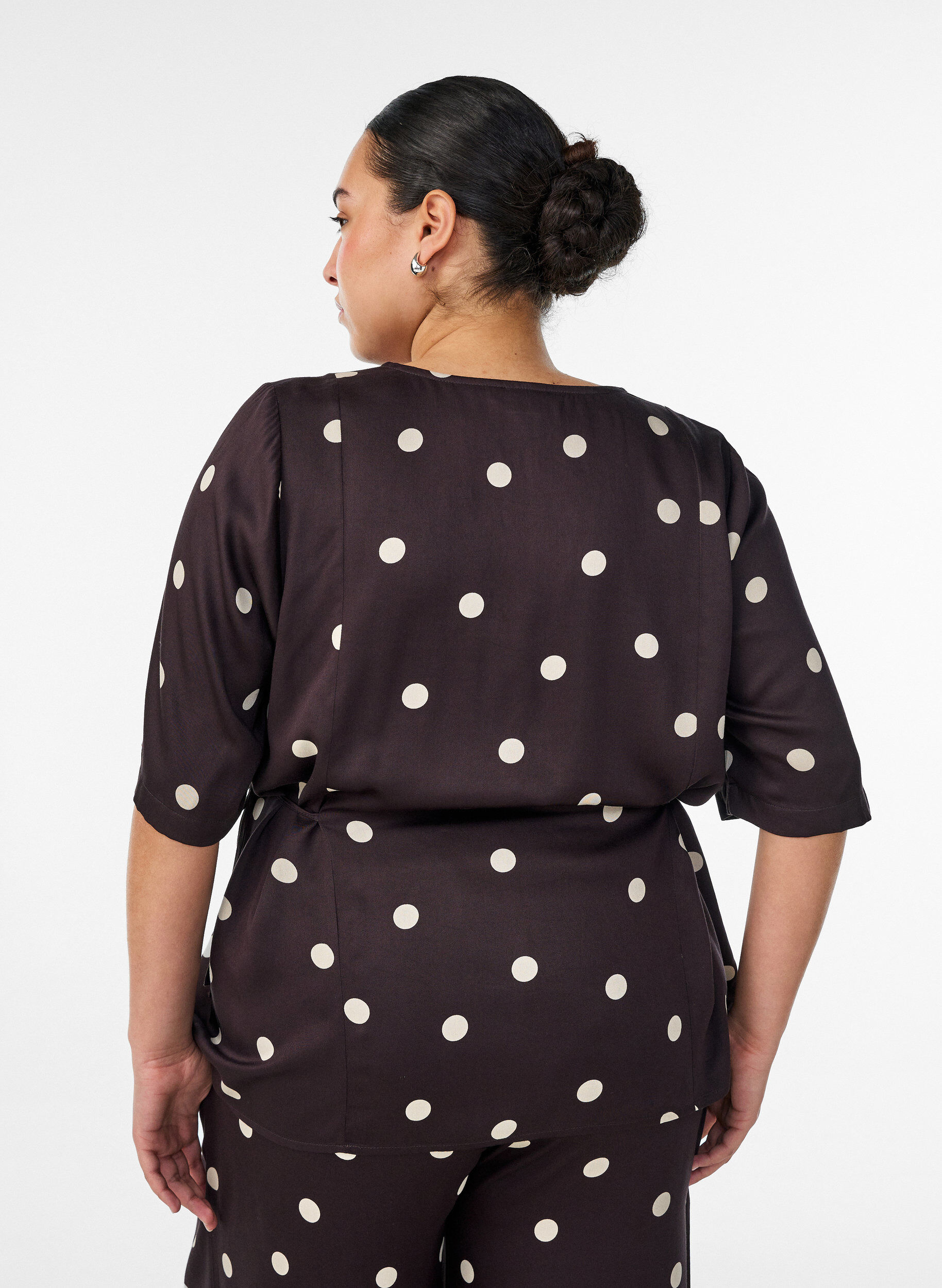 ZizzifashionPolka dot viscose blouse with V-neck and tie-fastening, Brown, Model image number 2