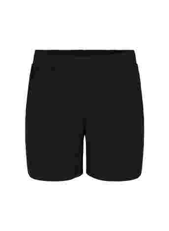 Loose shorts with structure