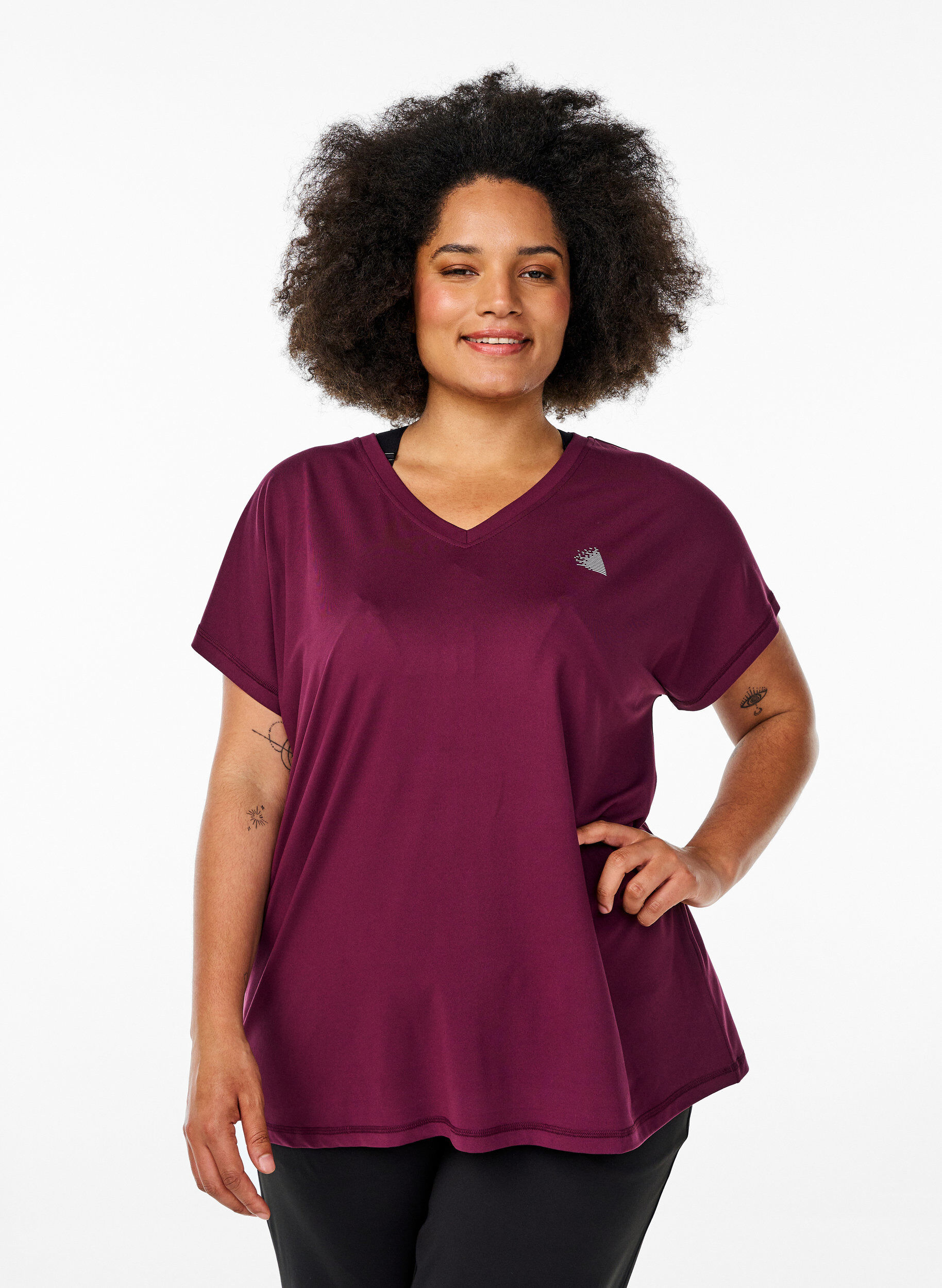 Loose training t-shirt with v-neck, Red, Model