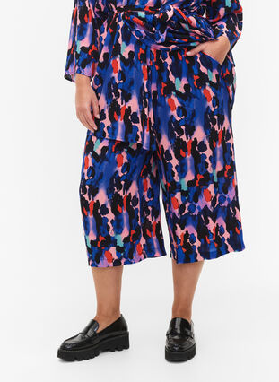 Loose culotte trousers in viscose, Colorful Animal, Model image number 2