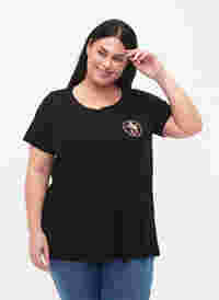 Cotton t-shirt with print on the front, Black W. Chest print, Model