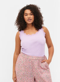 Top with lace trim, Lilac Breeze, Model