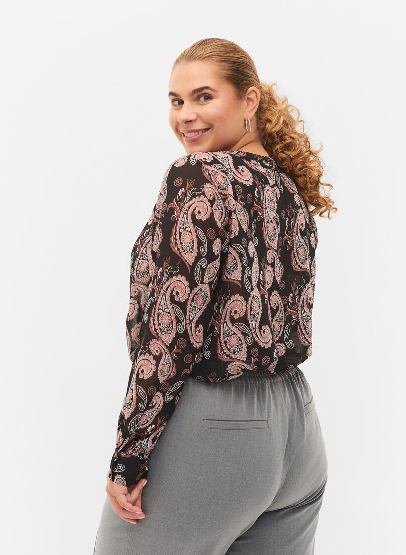 Printed v-neck shirt, Black/Beige Paisley, Model image number 1