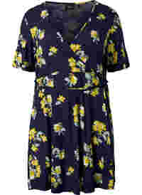 Wrap dress in viscose with short sleeves