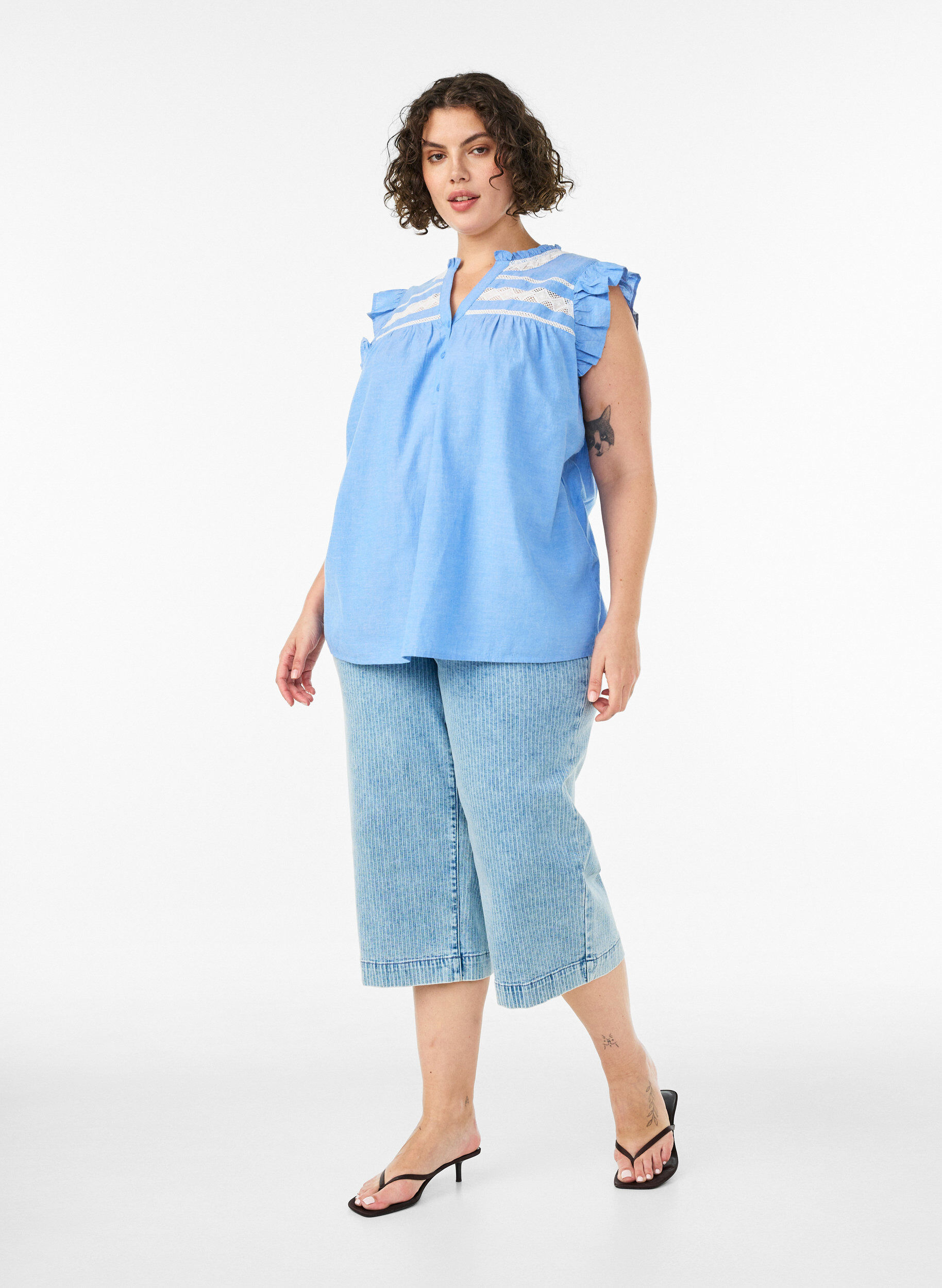 ZizzifashionSleeveless cotton blouse with ruffle edges, Light Blue, Model image number 1