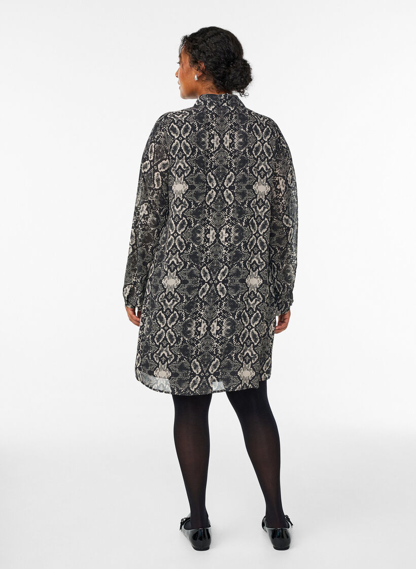 Long shirt with snake print, Dark Grey, Model image number 2