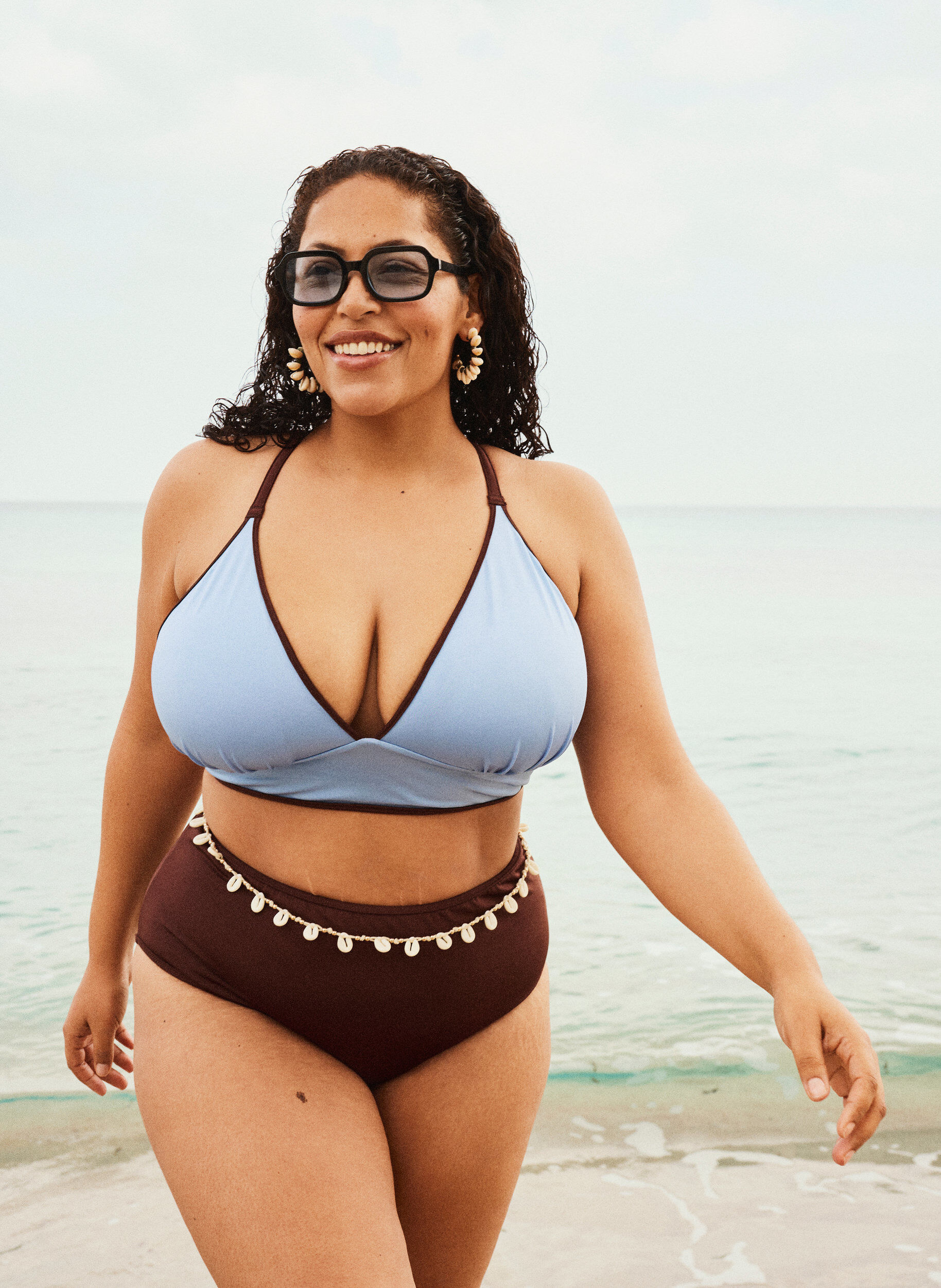 Zizzifashion Reversible bikini top with V-neck and cross-back straps, Brown, Image image number 0