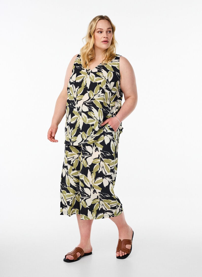 Printed top with v-neck, Black, Model image number 1