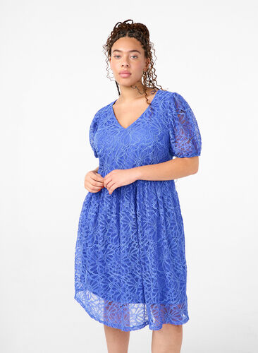 Short-sleeved lace dress with v-neck - Blue - Sz. 40-64 - Zizzifashion Short-sleeved lace dress with v-neck - Blue - Sz. 40-64 - Zizzifashion