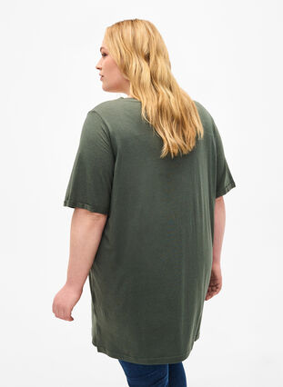 Single colour oversized t-shirt with v-neck, Thyme, Model image number 1