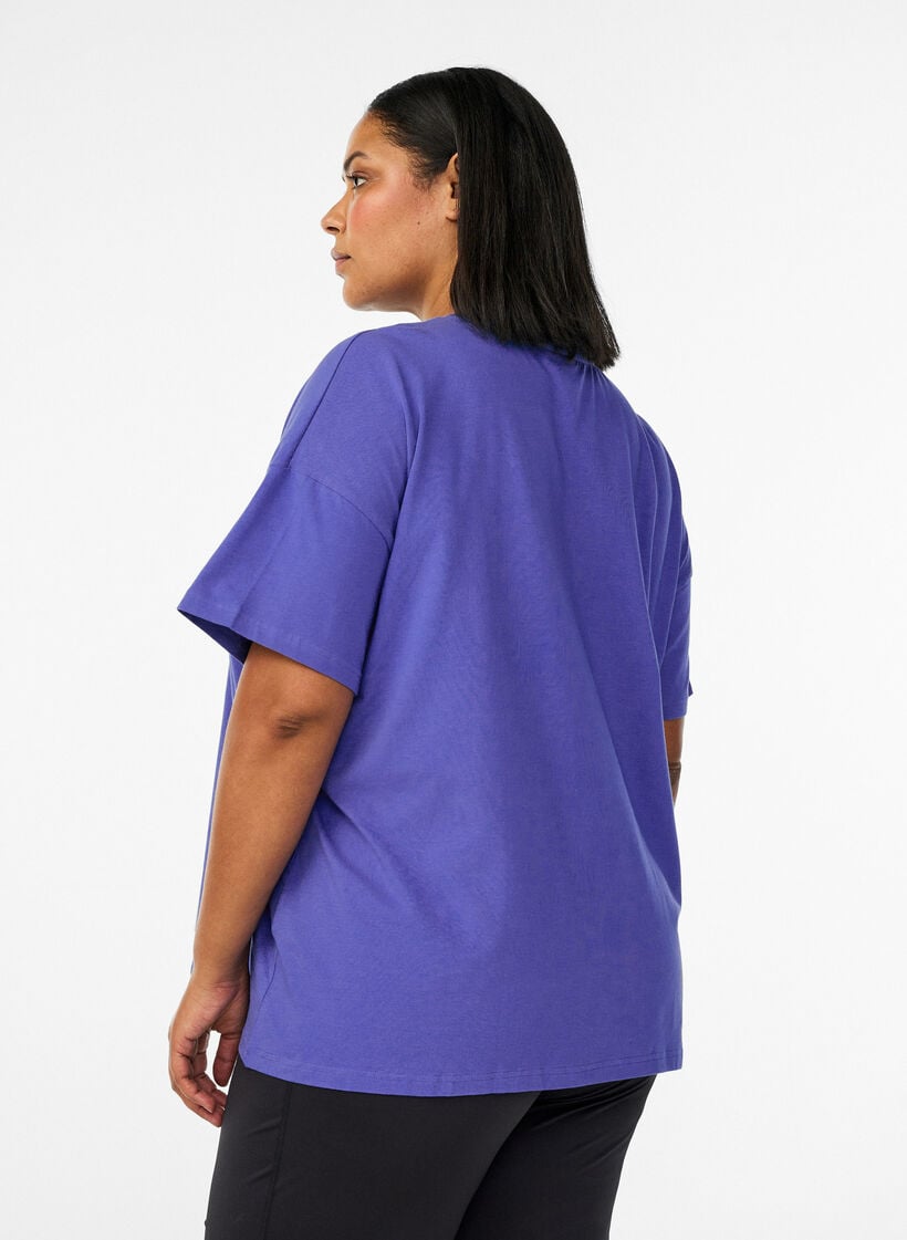 Organic cotton T-shirt with a small front motif, Blue, Model image number 2