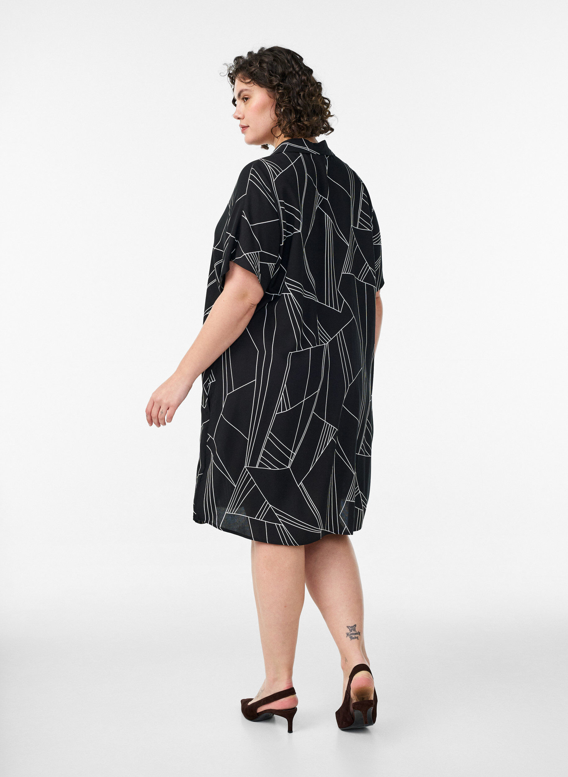 Zizzifashion Loose-fitting long shirt in viscose, Black, Model image number 2