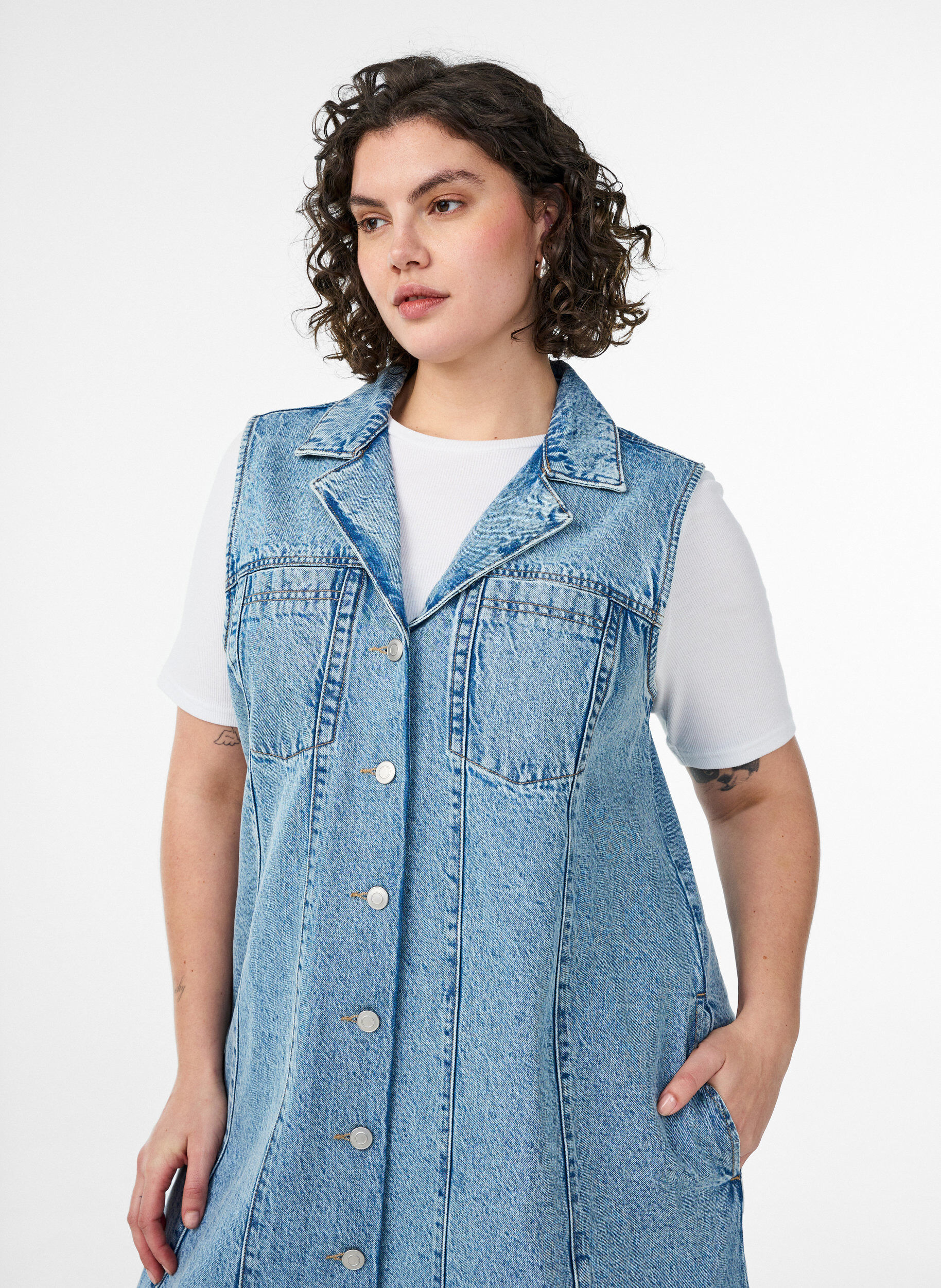 ZizzifashionSleeveless denim dress with button fastening and slits, Light Blue, Model image number 2