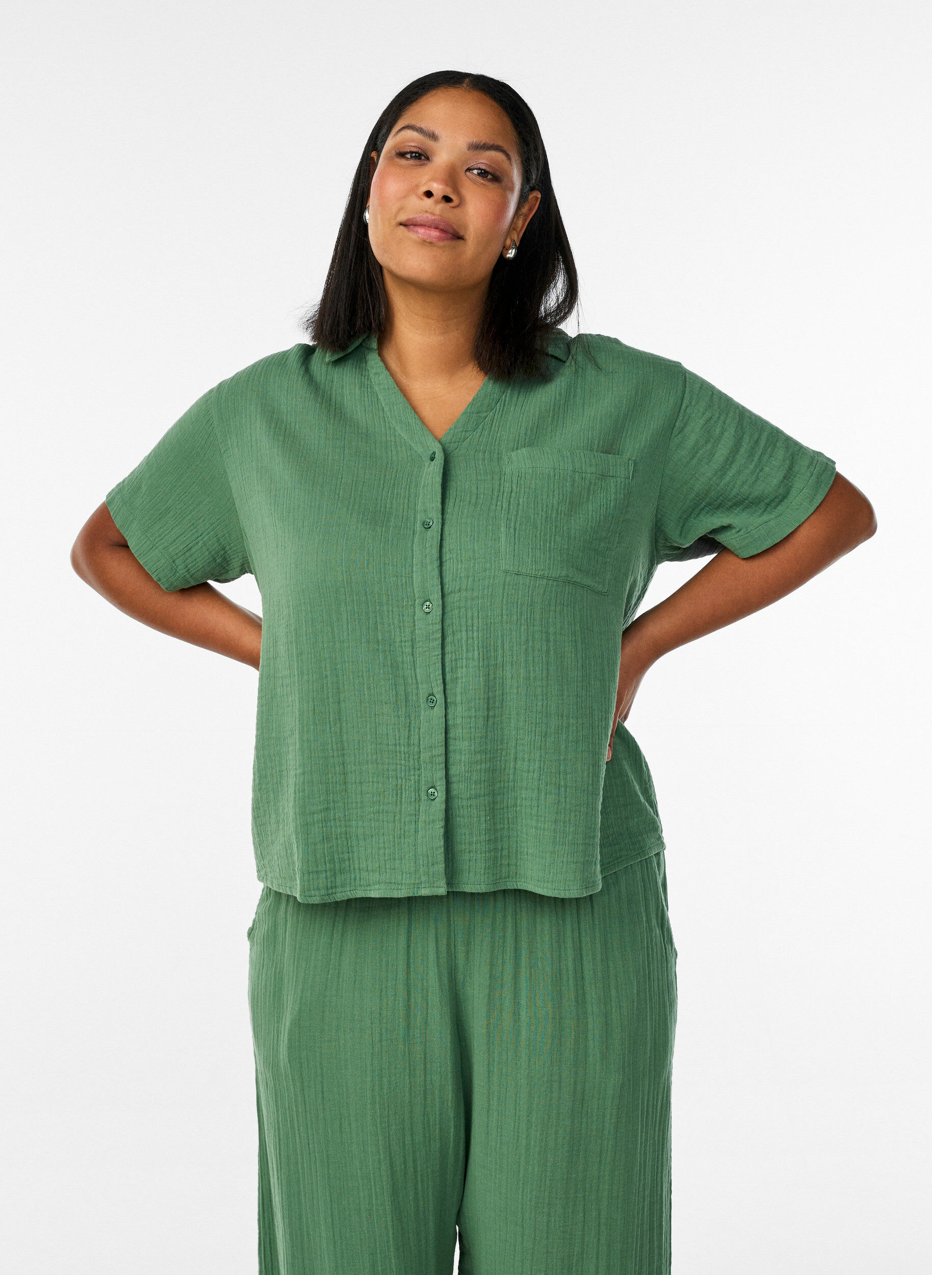 Cotton muslin blouse with short sleeves, Green, Model