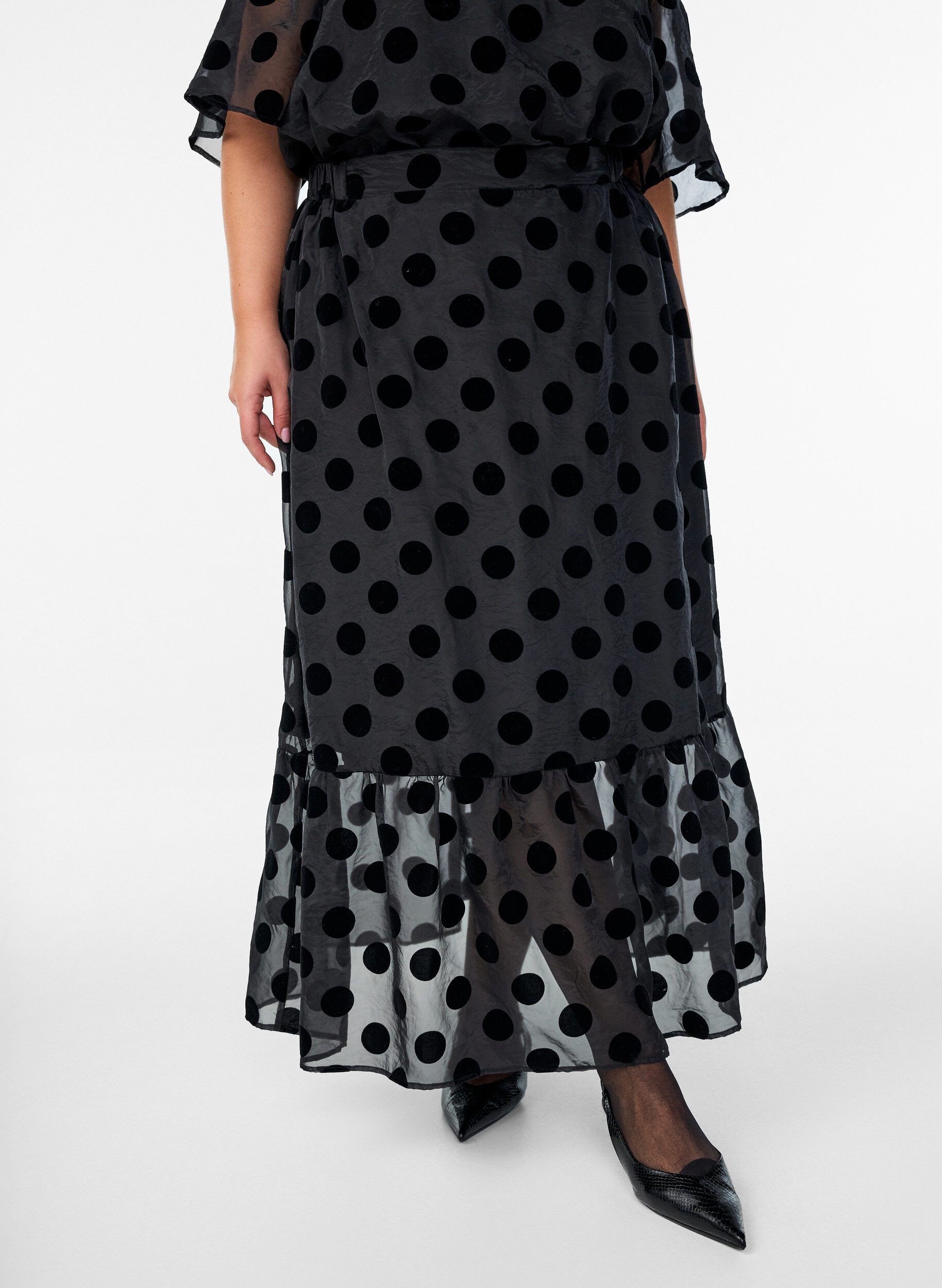 Zizzifashion Midi skirt in organza-look with velvet dots, Black, Model image number 2