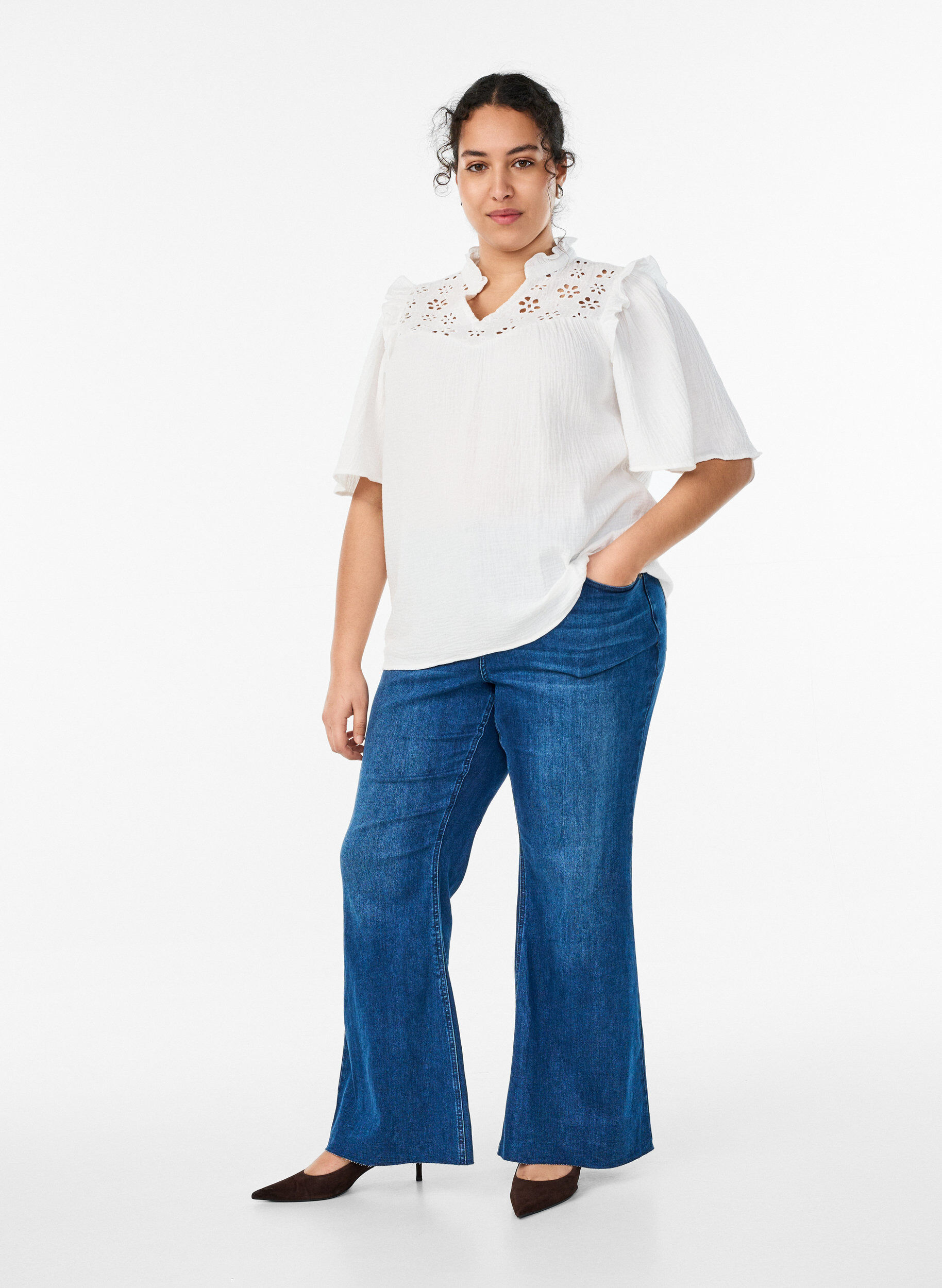 ZizzifashionBlouse in cotton muslin with broderie anglaise and 1/2 sleeves, White, Model image number 1