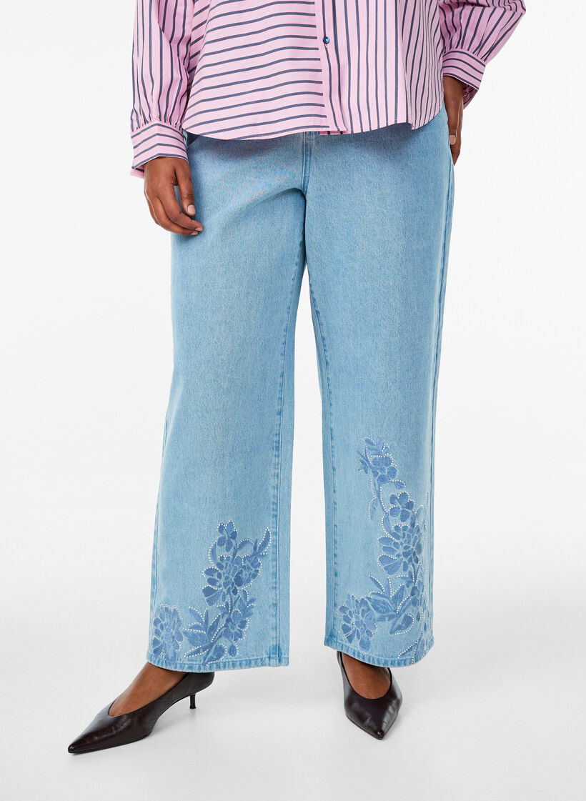 Myra jeans with wide fit and flower details, Light Blue, Model image number 2