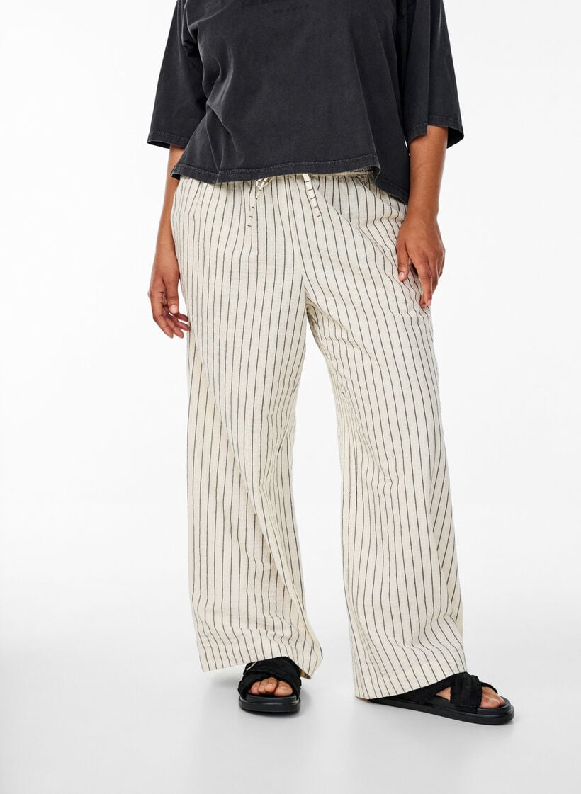 Loose trousers with high waist and pockets, Vanilla, Model image number 2