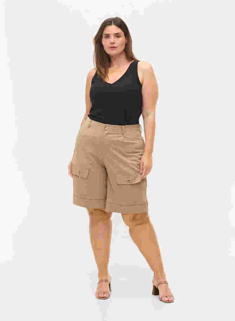 Shorts with flap pockets, Humus, Model image number 0