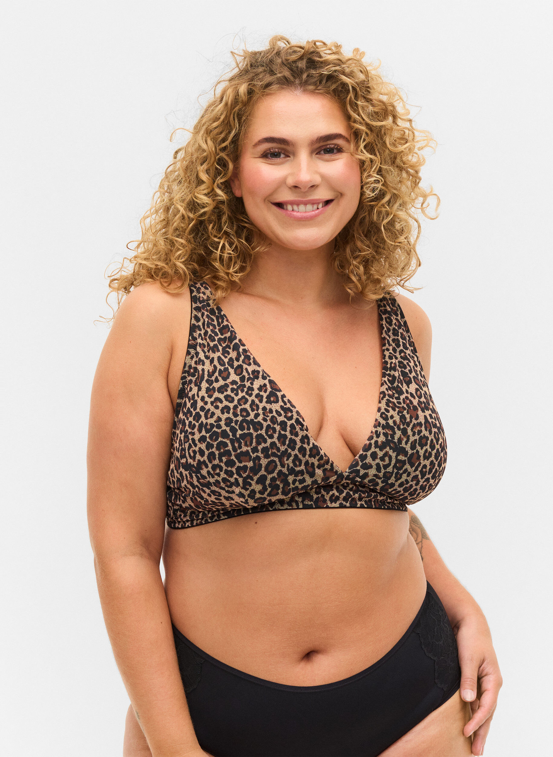 Zizzifashion Bra with removable padding, Black Leo AOP, Model image number 0