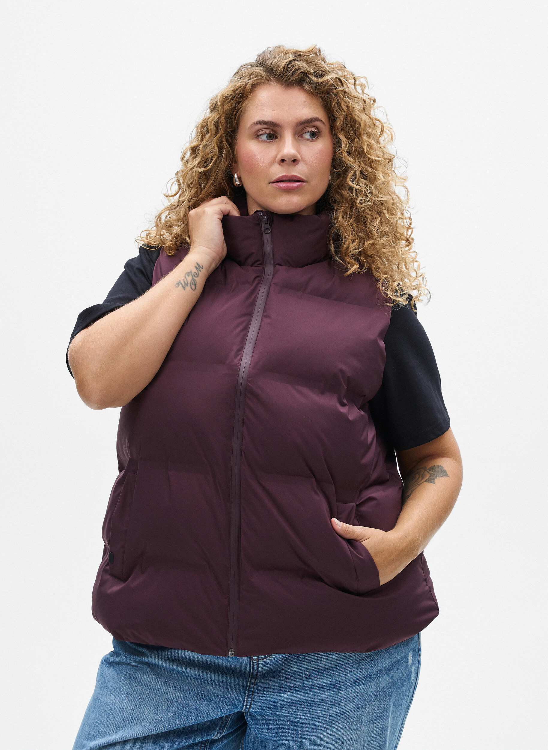ZizzifashionShort puff vest with high collar, Dark Bordeaux, Model image number 0