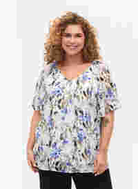 Short-sleeved printed blouse, Blue Flower AOP, Model