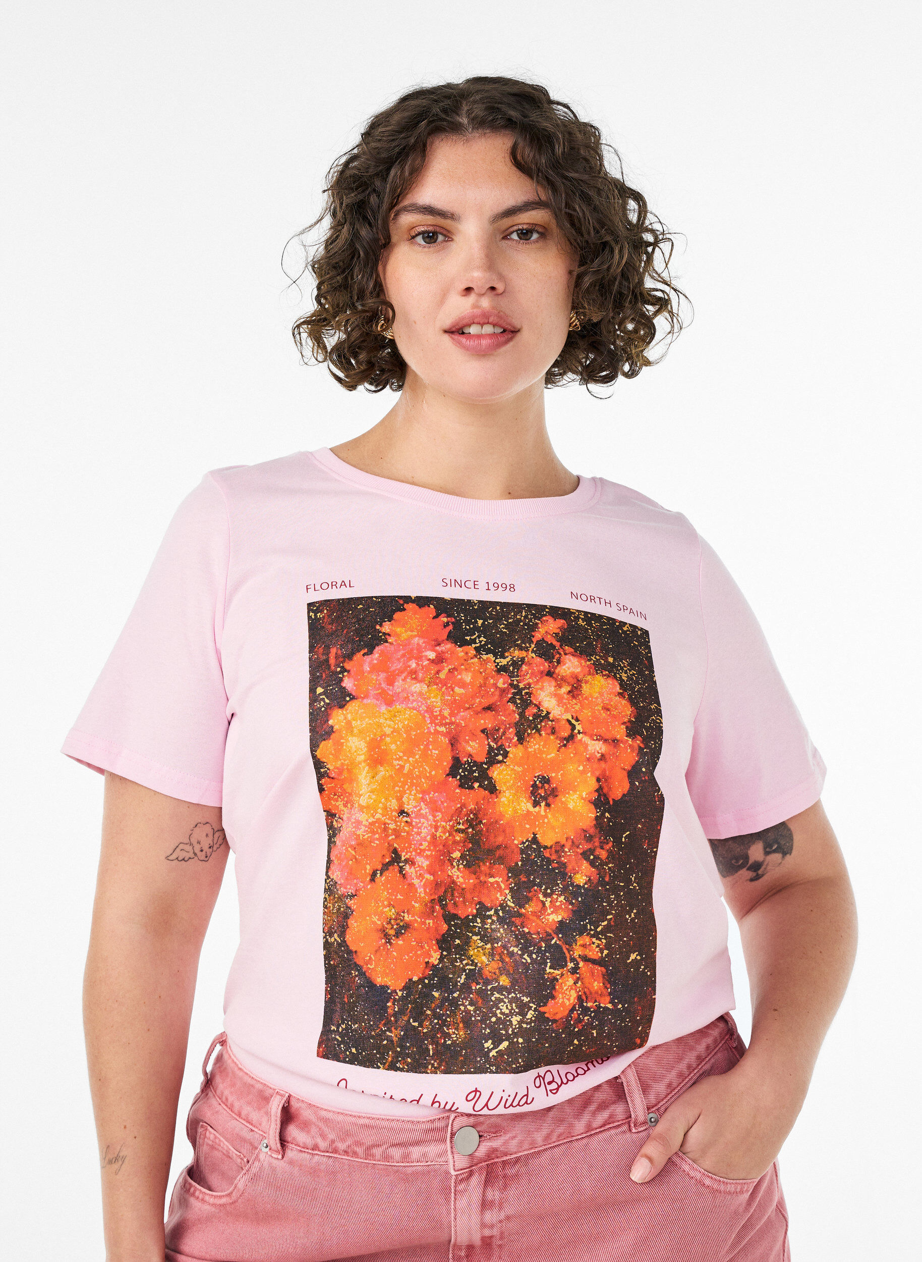 Cotton T-shirt with front print, Rose, Model