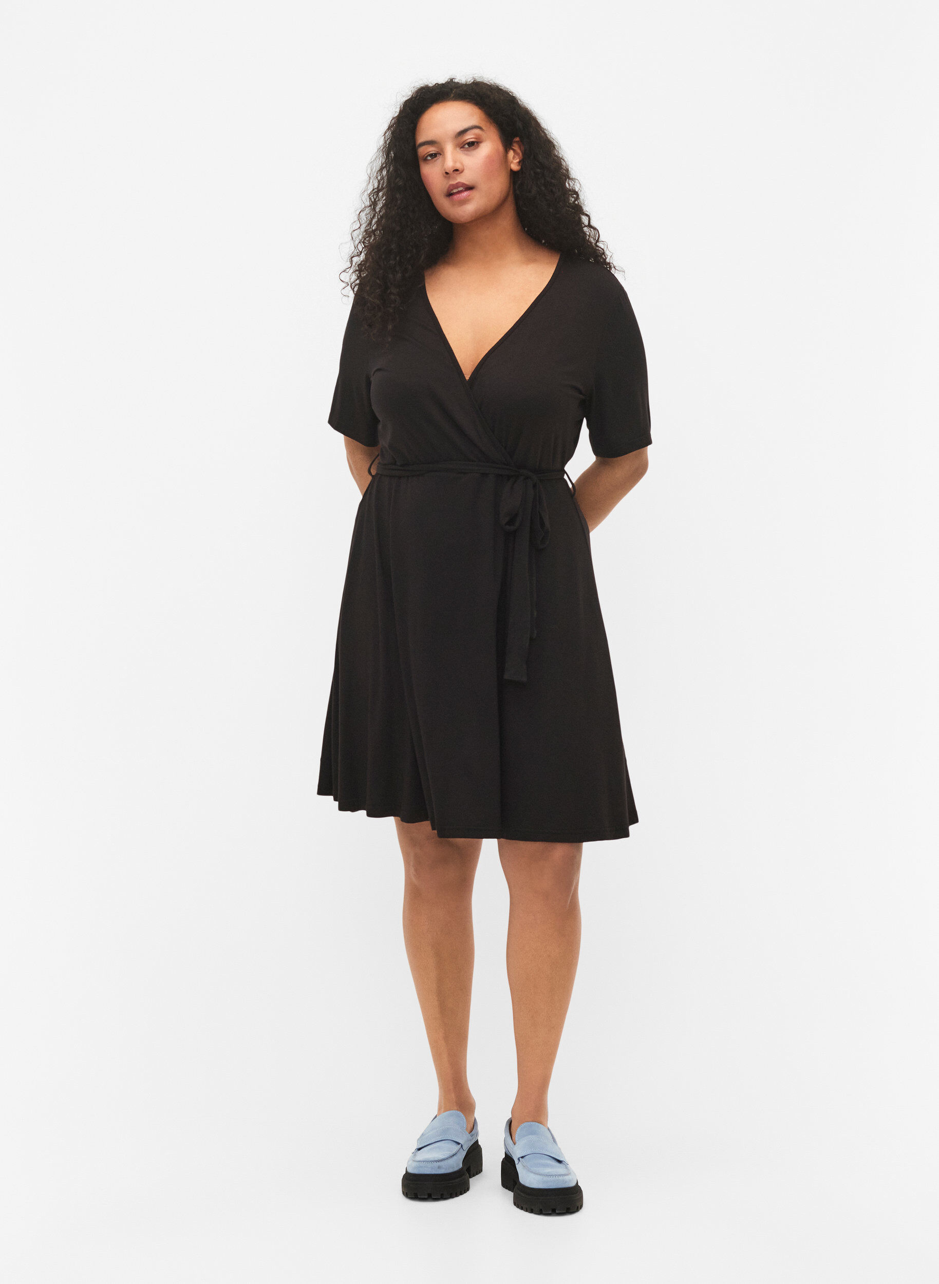 Zizzifashion Wrap dress in viscose with short sleeves, Black, Model image number 2